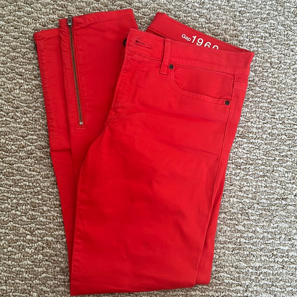 Red jeggings with ankle zipper